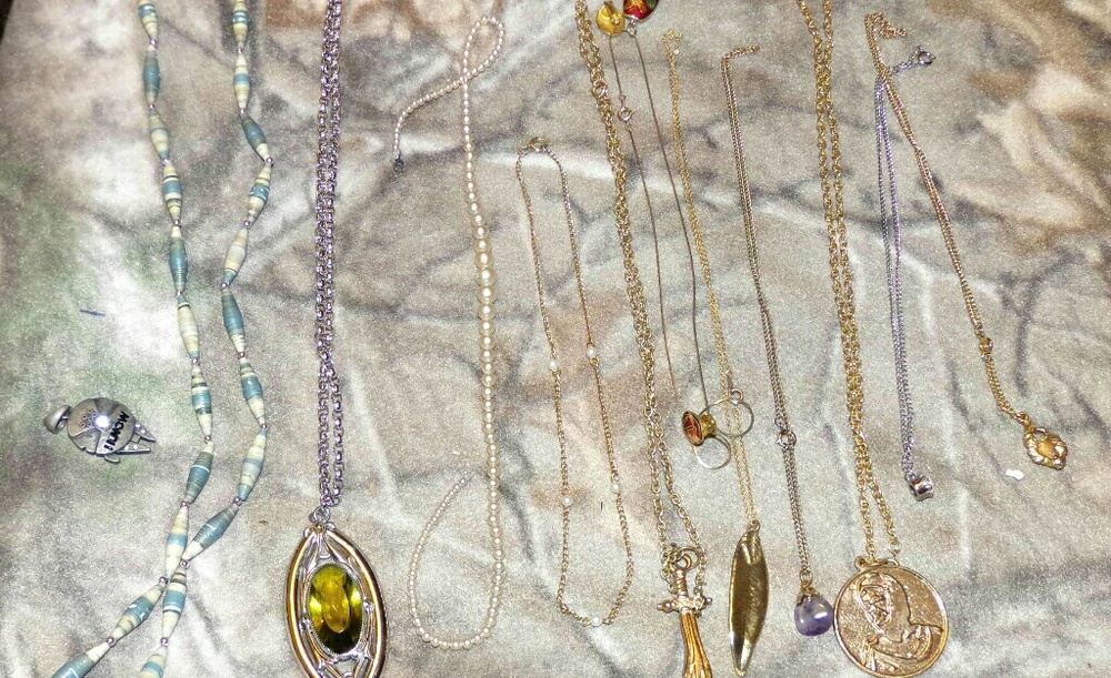 Vtg jewelry necklace costume lot